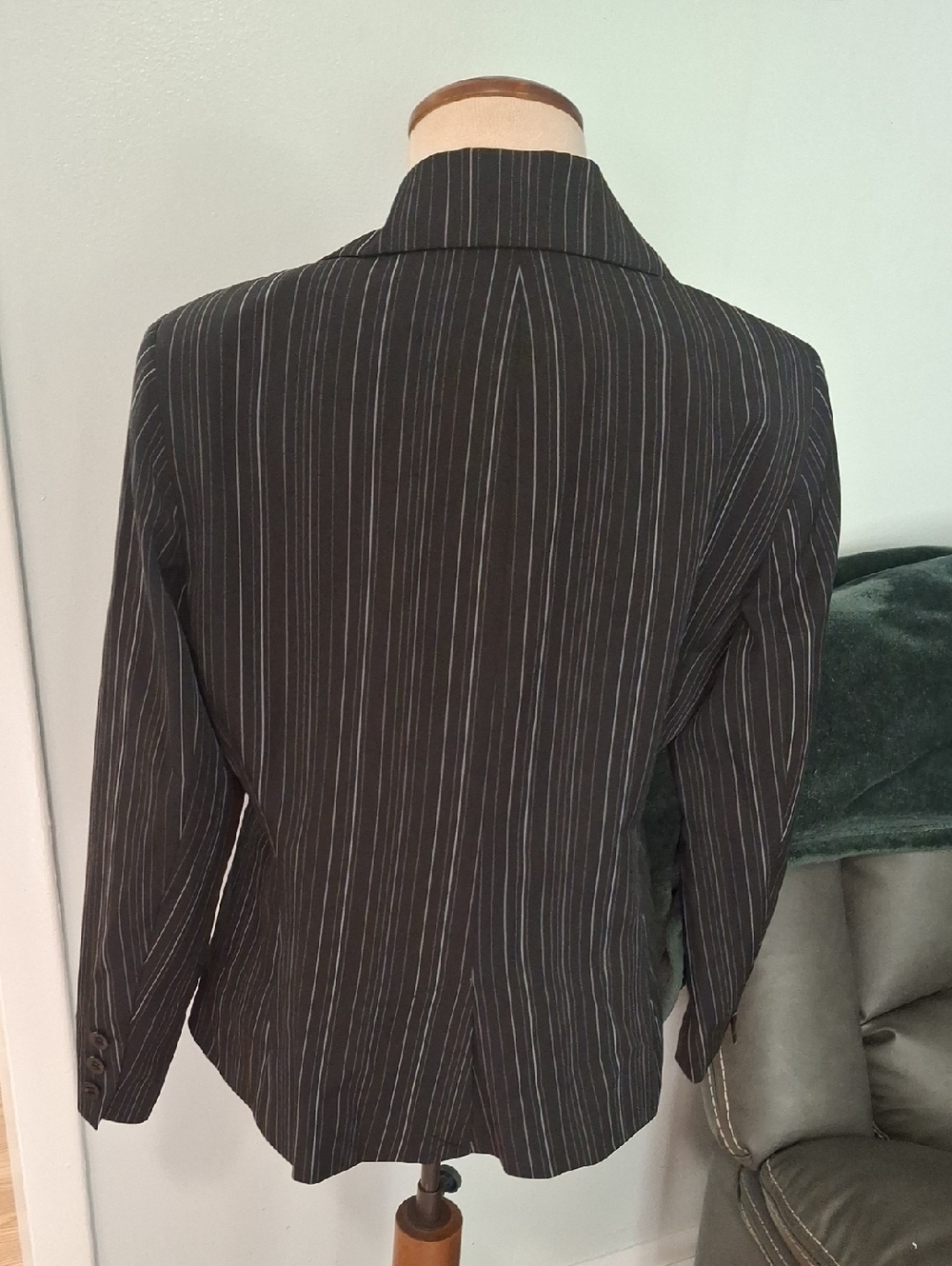 Larry Levine/ Black Pinstripe Fitted Blazer- W Sz 12 Petite - Picture 5 of 9